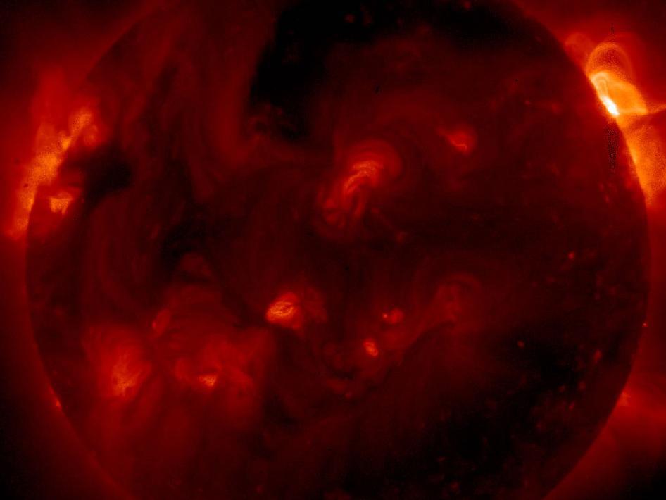 27 Ocak 2012 tarihinde büyük bir X sınıf parlaması Güneş'in batı tarafına yakın aktif bir bölgesinden püskürdü. Bu tür X sınıfı parlamaları tüm güneş olaylarının en güçlüsüdür. Hinode X-ışını teleskopu tarafından yakalanan bir parlama görülmektedir görüntüde. Bu görüntü parlama süreci içinde enerji salınması sırasındaki sekiz milyon dereceden daha fazla şekilde ısınmış plazmanın yayılması gösteriliyor. Image Credit: JAXA/Hinode