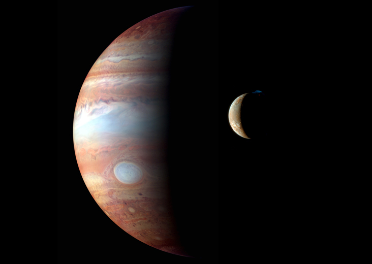 Io uydusu ve Jüpiter'in montaj yoluyla görüntüsü. Credit: NASA/Johns Hopkins University Applied Physics Laboratory/Southwest Research Institute/GSFC