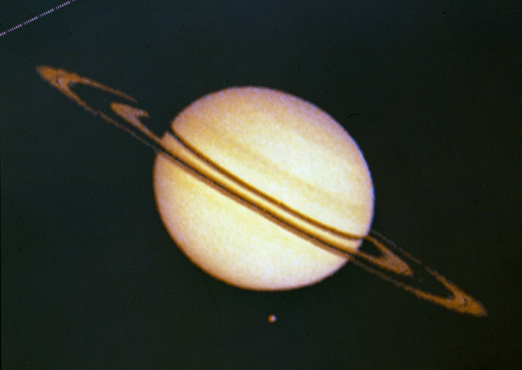 1 Eylül 1979'da Satürn'e ulaşan Pioneer 11 uzay aracı tarafından böyle görüntülendi. Credit: NASA/Ames